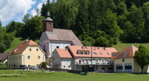 Blick auf Kirchenwirt in Arzberg