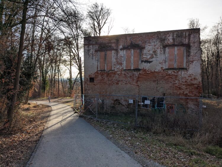 Graz: 7 schöne Stadtwanderwege und Spaziergänge 8 Sommerrefektorium der Jesuiten am Rosenhain