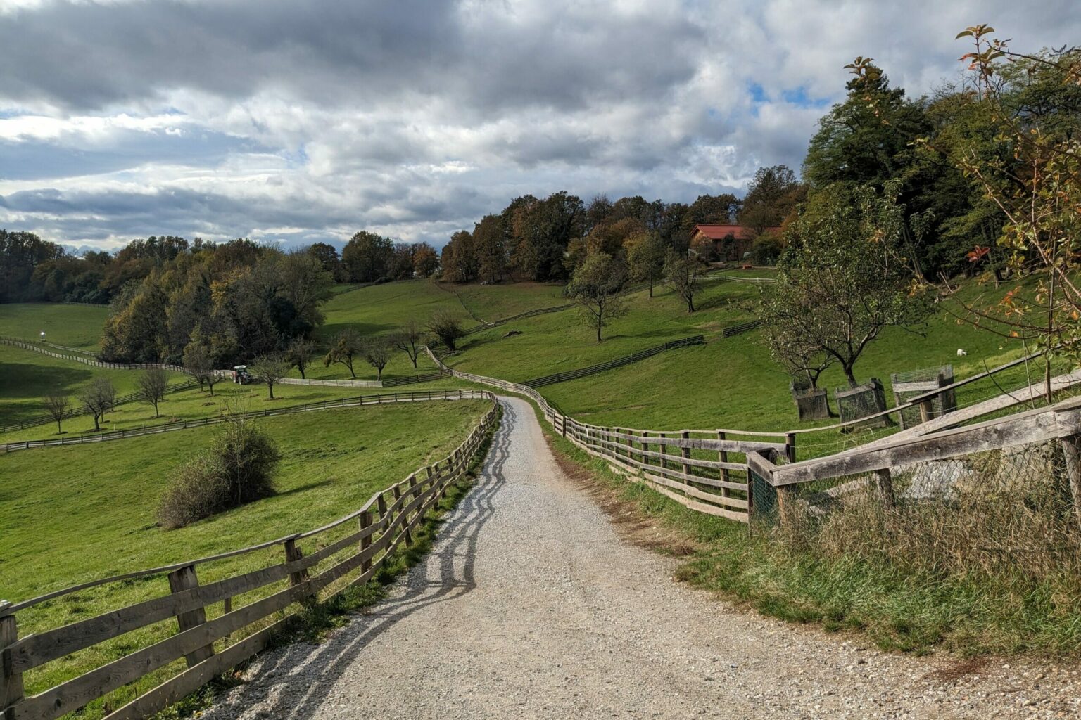 Graz: 7 schöne Stadtwanderwege und Spaziergänge 9 blick vom huegel lustbuehel scaled e1698999724202