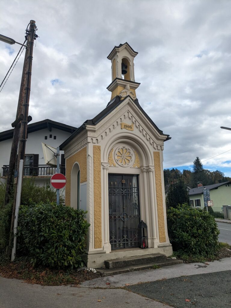 Schloss Lustbühel und Neue-Welt-Höhe 6 kapelle waltendorf strasse scaled
