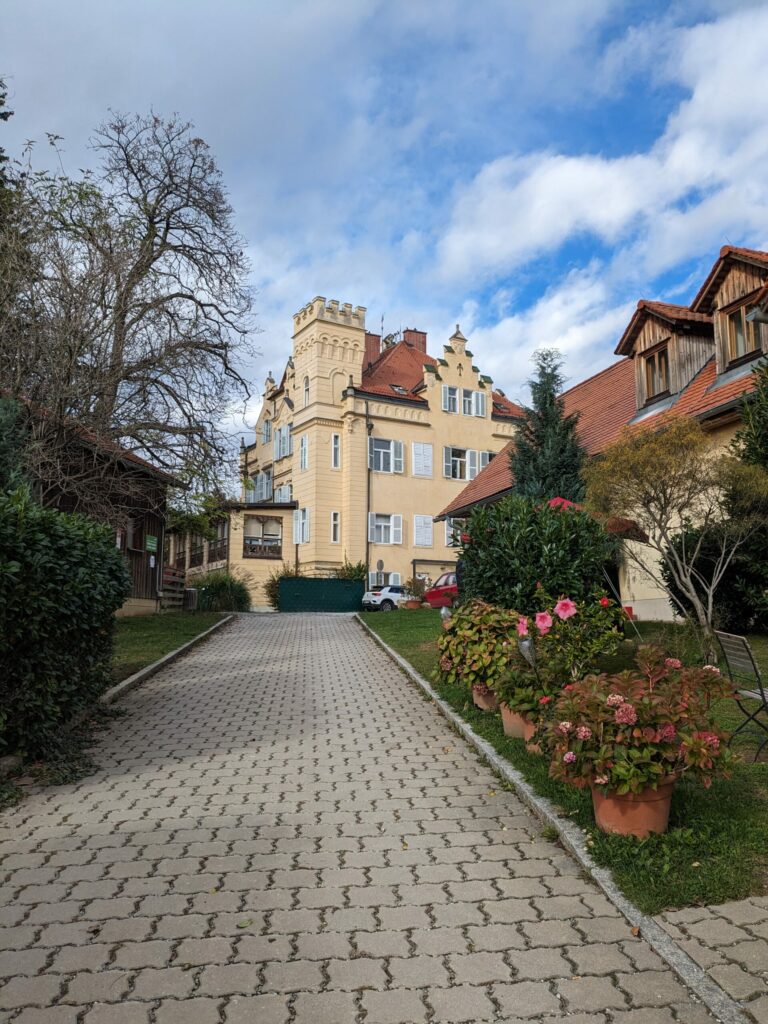 Schloss Lustbühel und Neue-Welt-Höhe 1 schloss lust buehel scaled