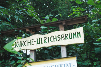 schild kirche ulrichsbrunn