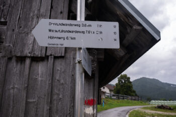 3 wegweiser wasserfallrundwanderung