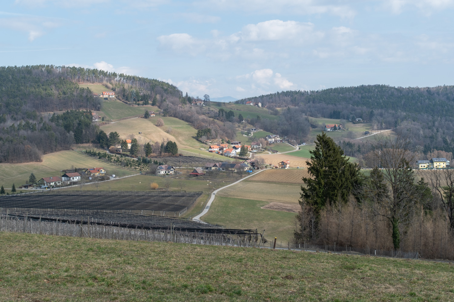 Über die Platte zur Stephanienwarte 16 17 felder apfelplantagen platte