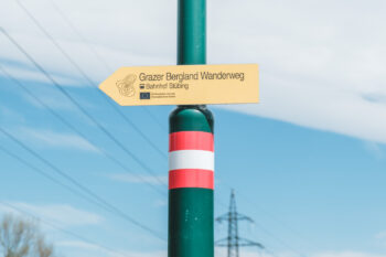 15 bahnhof stuebing wegweiser